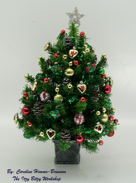 Dollshouse Miniature Luxury 5 Inch Green and Red Christmas Tree